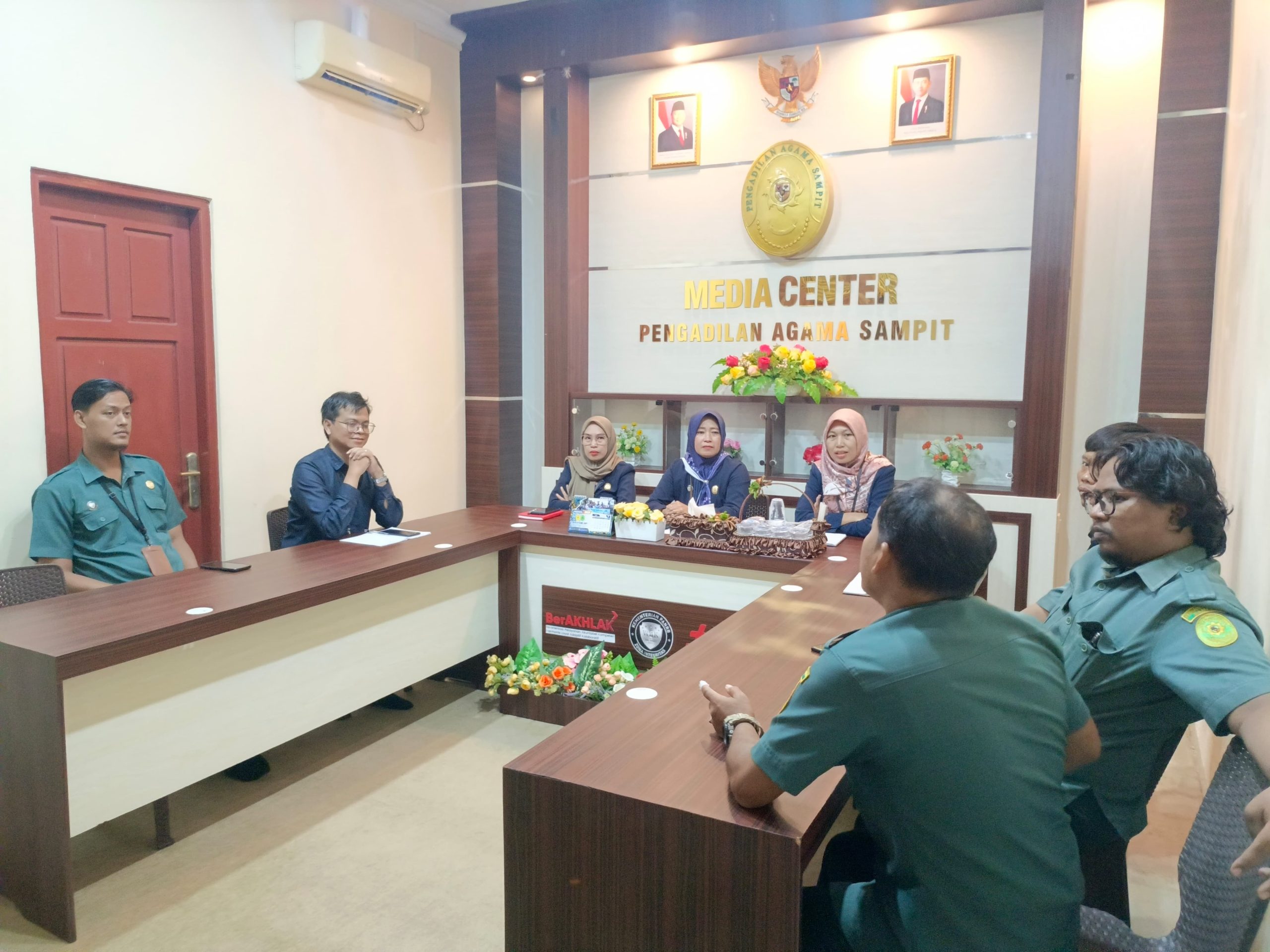 261. Bagian Kesekretariatan PA Sampit Kelas IB Gelar Rapat Monev Bulan Mei 2025