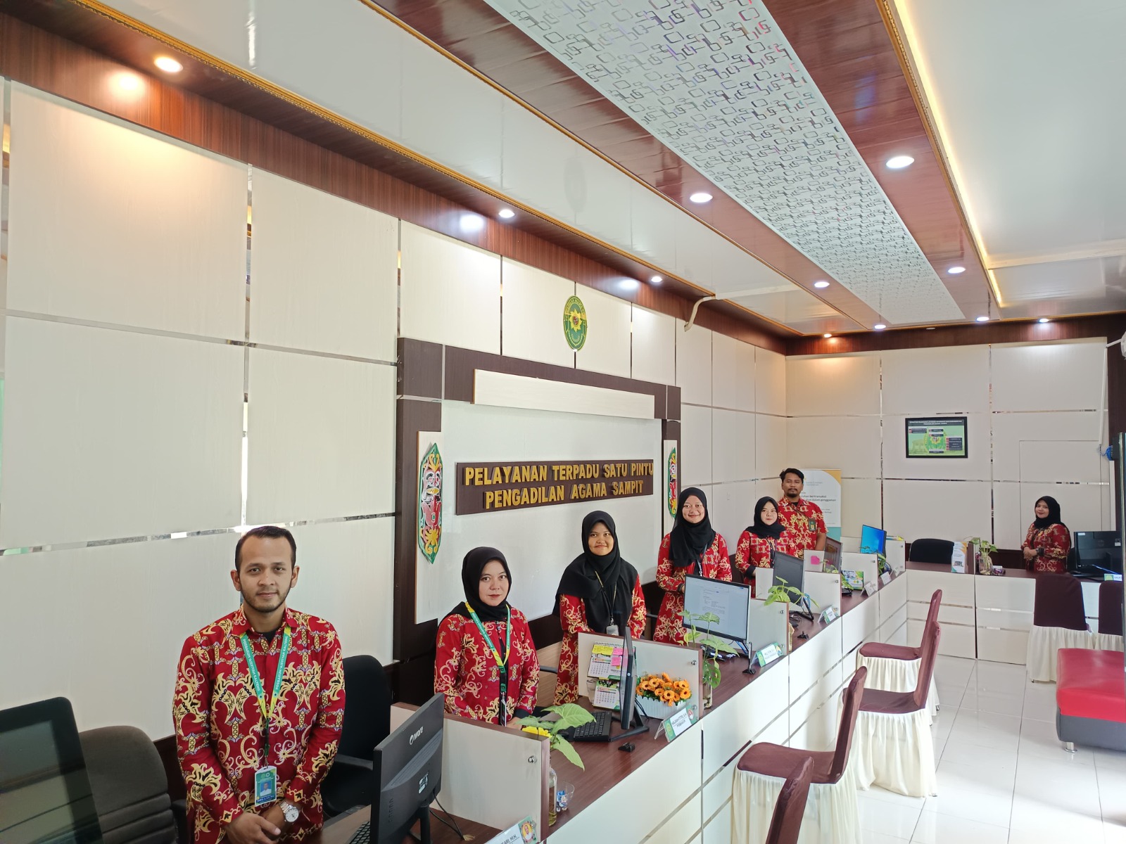 267. Pengadilan Agama Sampit Konsisten Memberikan Pelayanan Tanpa Istirahat