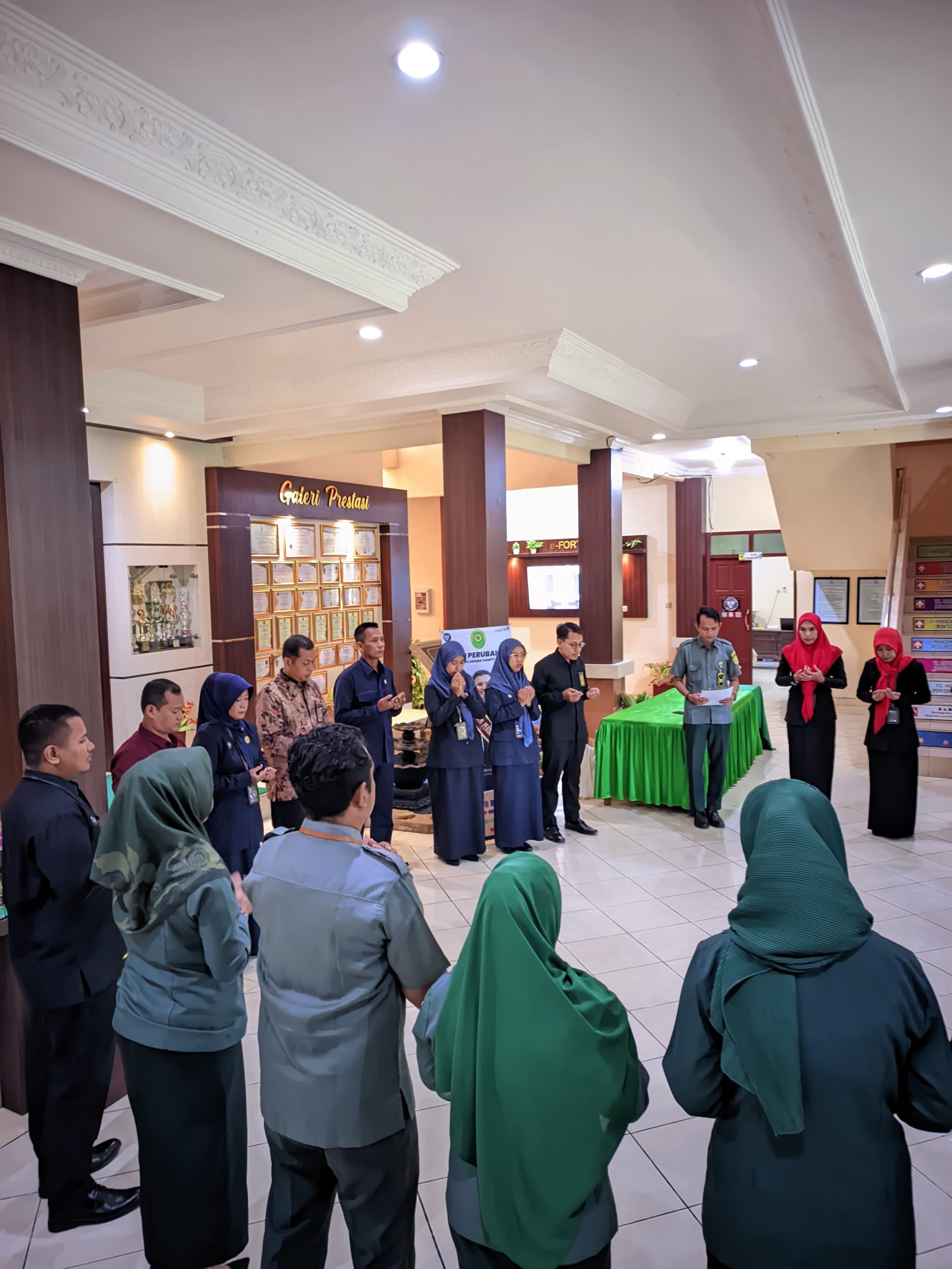 303. Mengawali Kegiatan Dengan Doa Pagi Bersama Warga PA Sampit