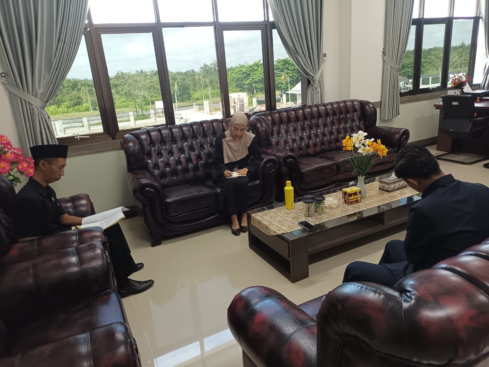 Ketua PA Kasongan Melaksanakan Rapat terbatas Bersama Hakim-Hakim PA Kasongan