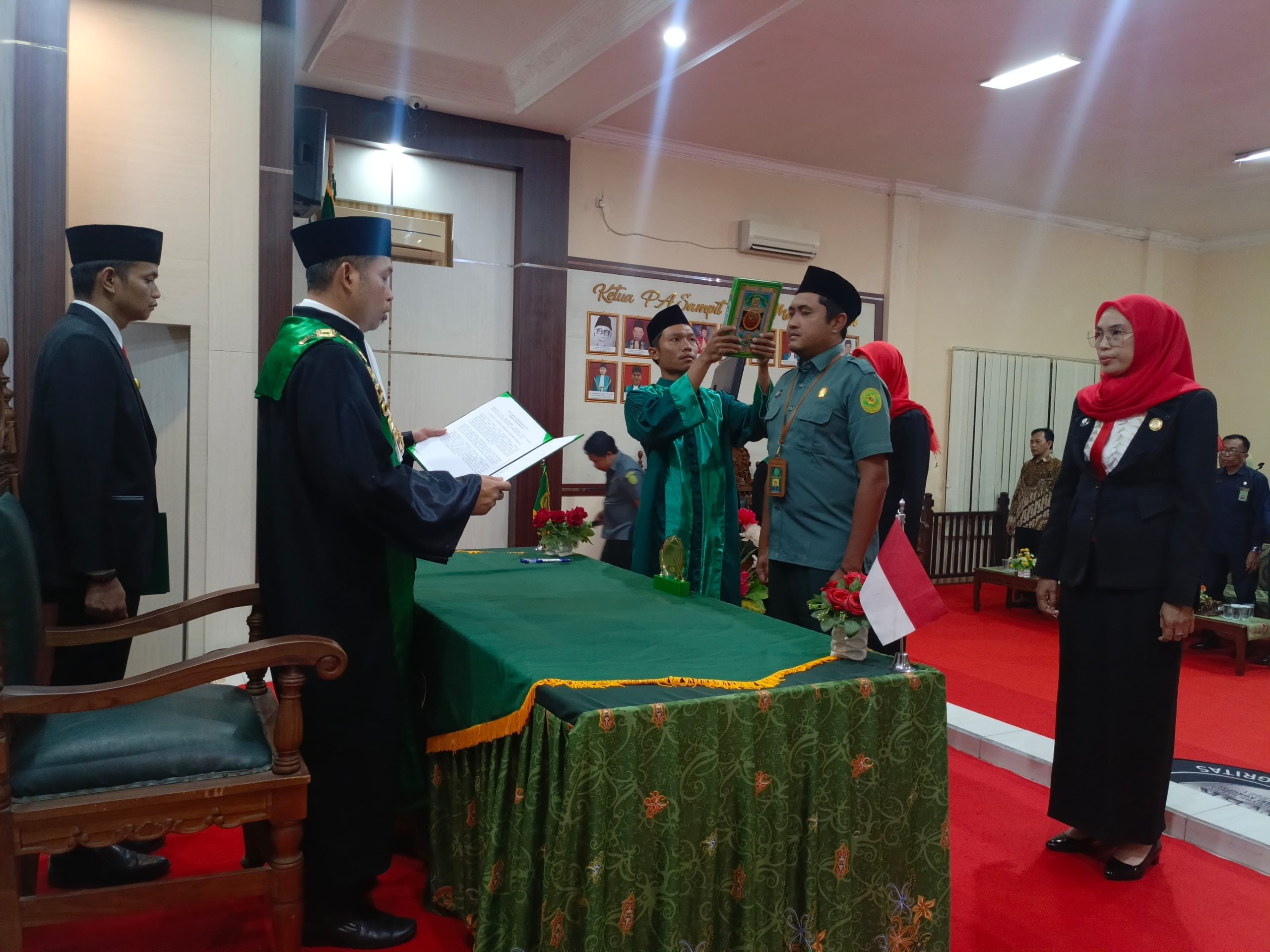 309. Pelantikan dan Pengambilan Sumpah Jabatan Panitera Pengganti Pengadilan Agama Sampit Kelas IB