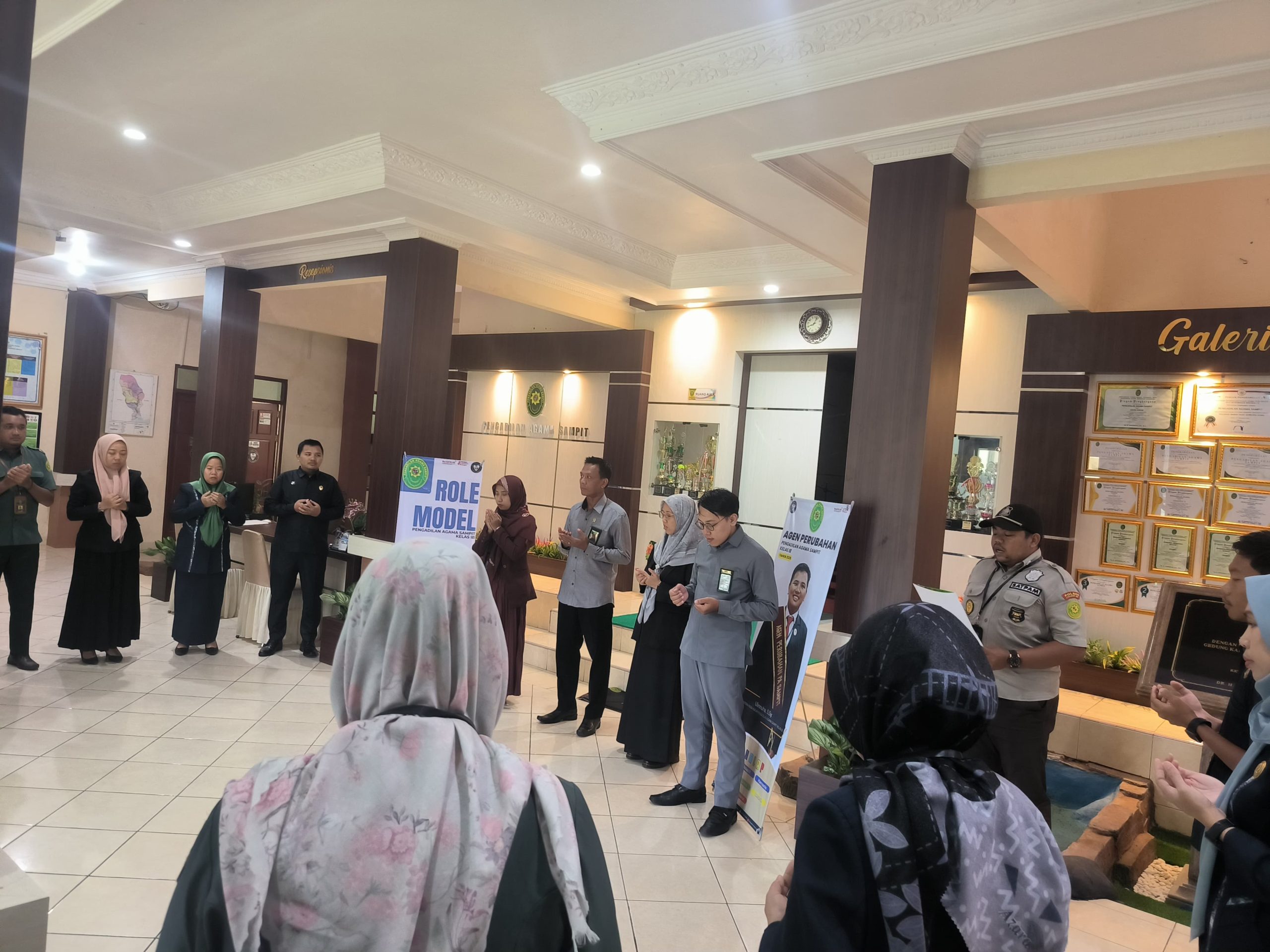 387. Rutinitas Doa Pagi Bersama Mengawali Aktifitas Pagi