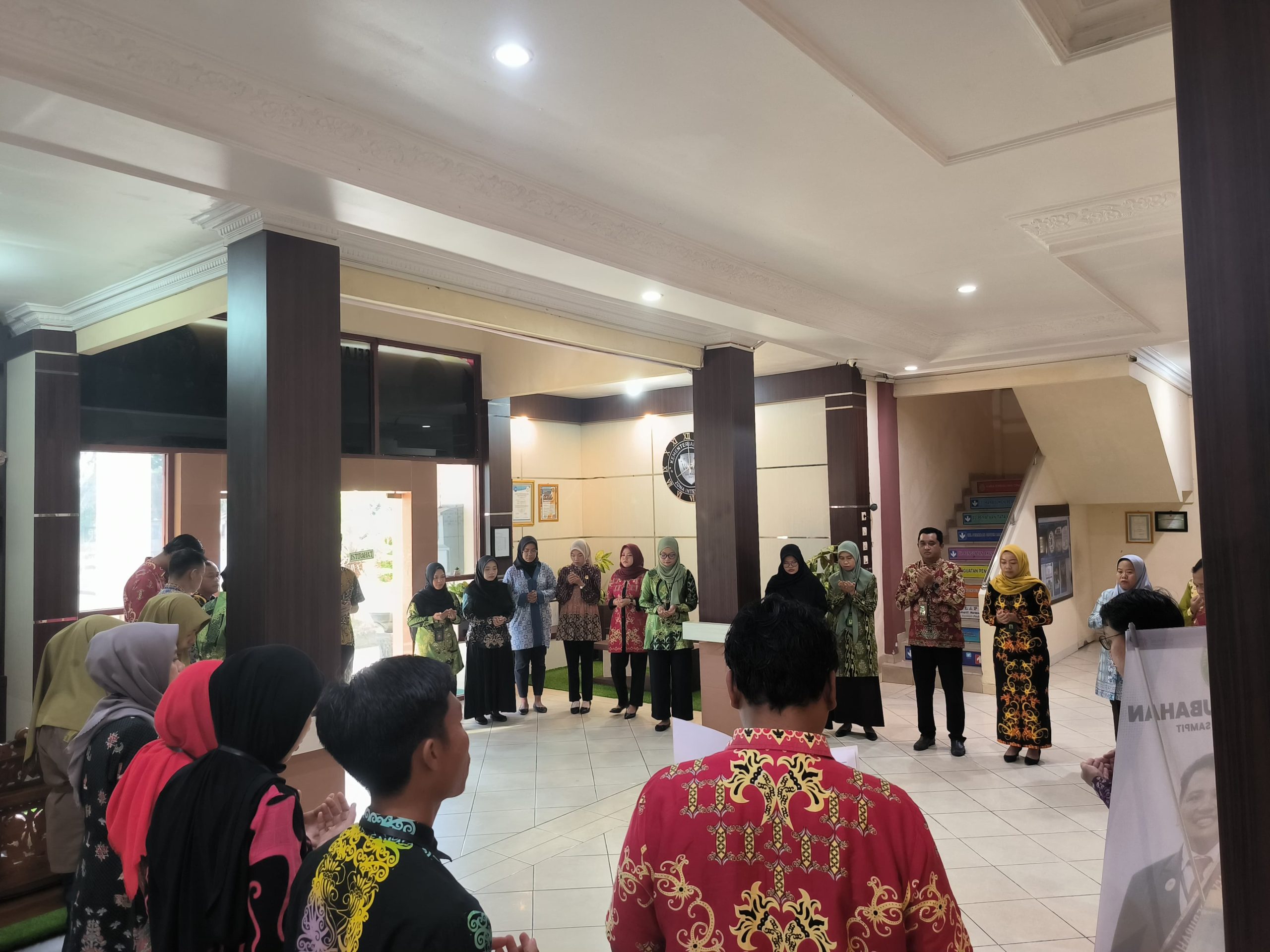 390. Awali Aktifitas Kamis Pagi Dengan Doa Bersama Rutin Warga PA Sampit Kelas IB