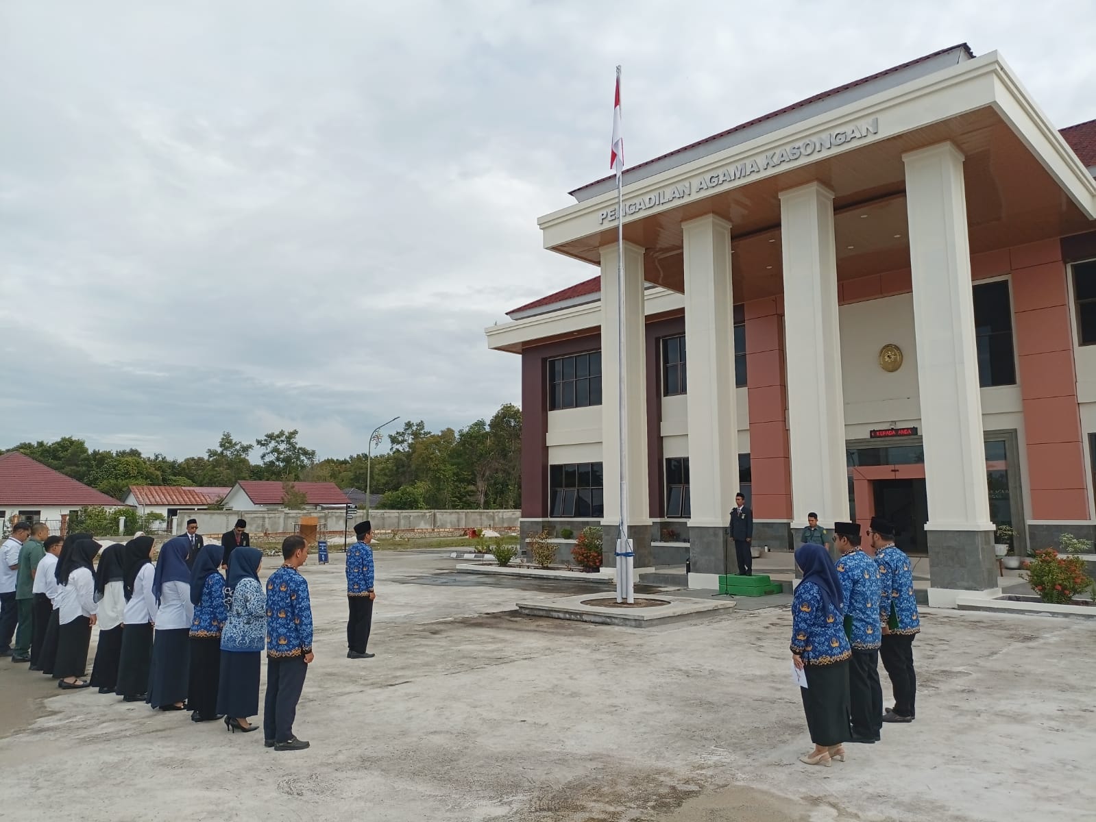 Pengadilan Agama Kasongan Gelar Upacara Hari Lahir Pancasila, Sambut CPNS Baru
