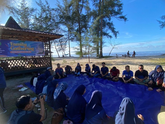 Perkuat Rasa Kekeluargaan, PA Kuala Pembuang Gelar Family Gathering di Pantai Devita Resort