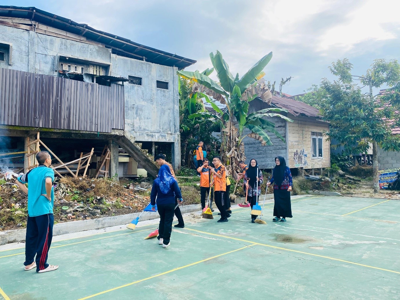 210. PA Muara Teweh Gelar Kerja Bakti Jelang Lomba HUT RI dan HUT MA RI ke-80