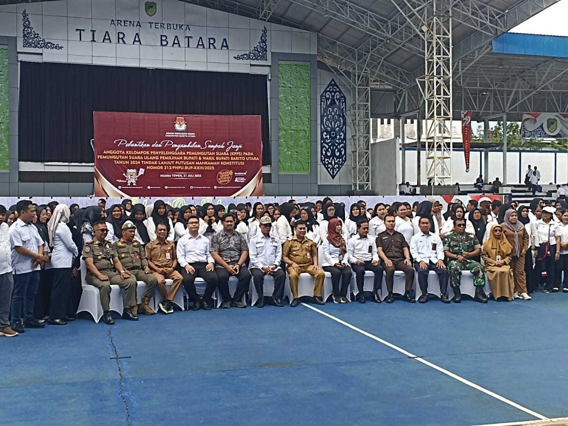 198. PA Muara Teweh Hadiri Pelantikan dan Pengambilan Sumpah KPPS PSU Pilkada Barito Utara