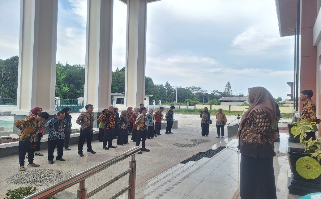 Kegiatan Rutin Apel Jumat Sore di Kantor Pengadilan Agama Pulang Pisau