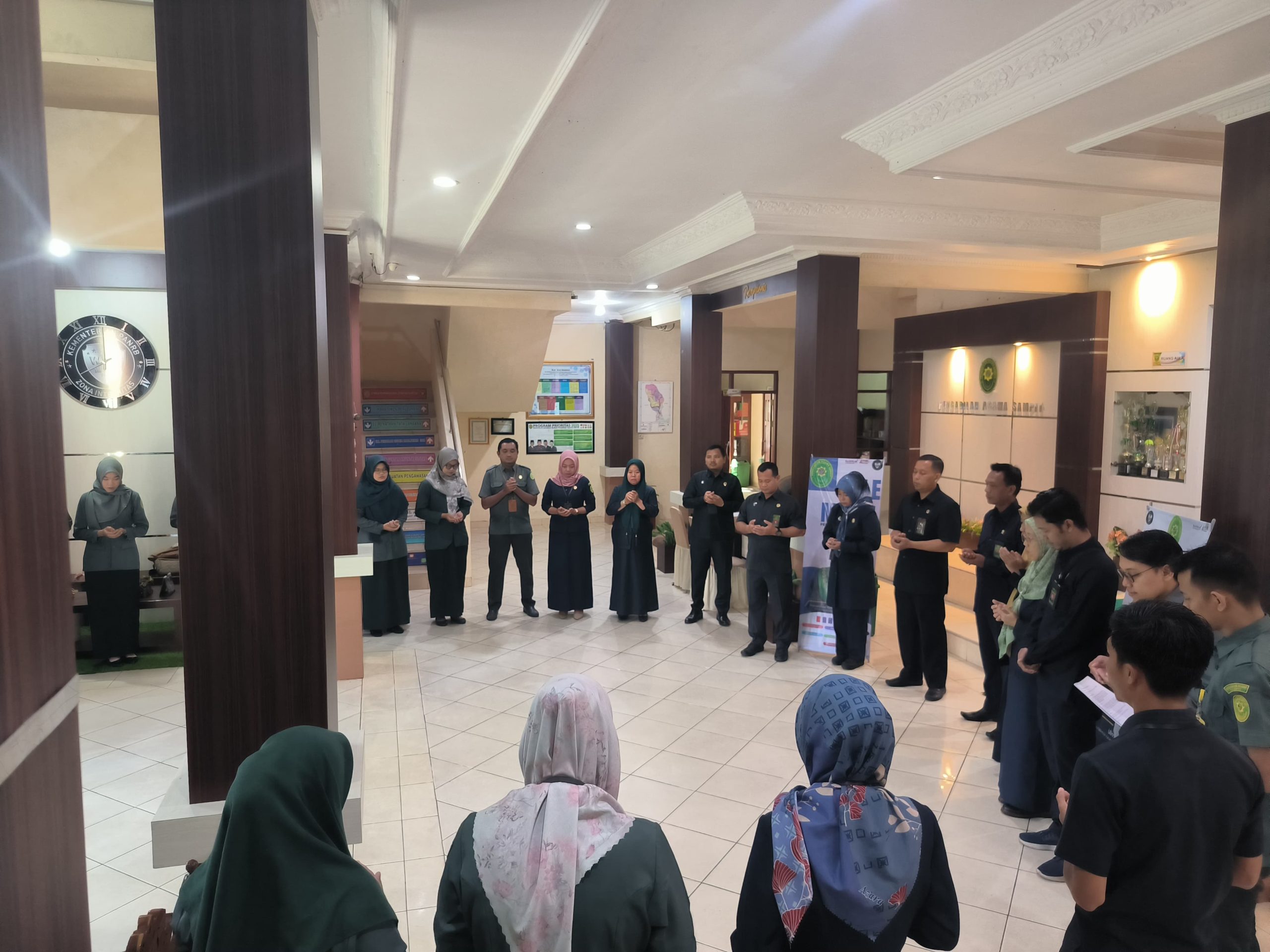 403. Pembuka Dinamika Kegiatan, Warga PA Sampit Kontinuitaskan Doa Pagi Bersama