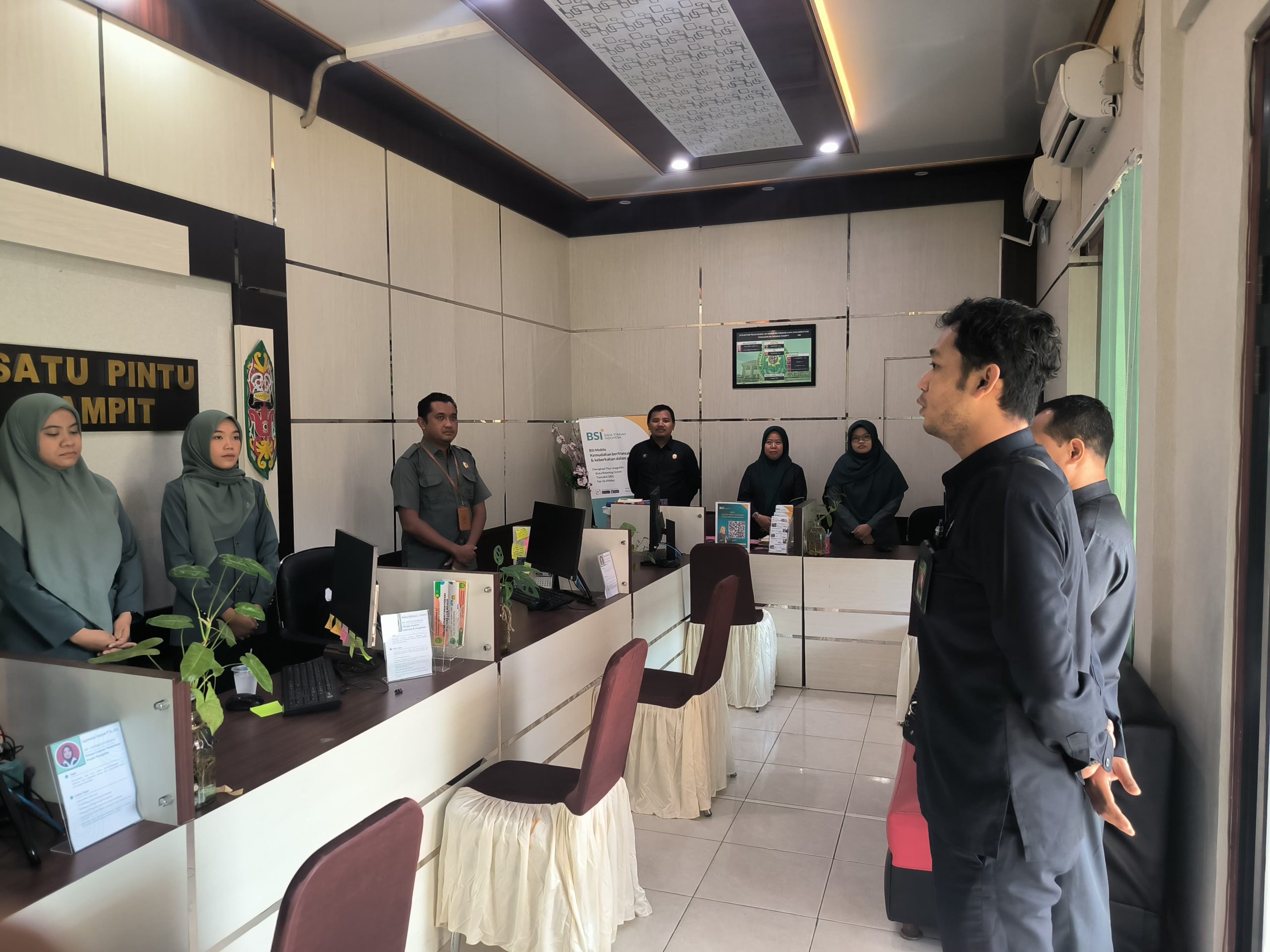 404. Briefing Kepaniteraan & PTSP PA Sampit: “Pentingnya Etika Petugas PTSP dalam Memberikan Layanan”