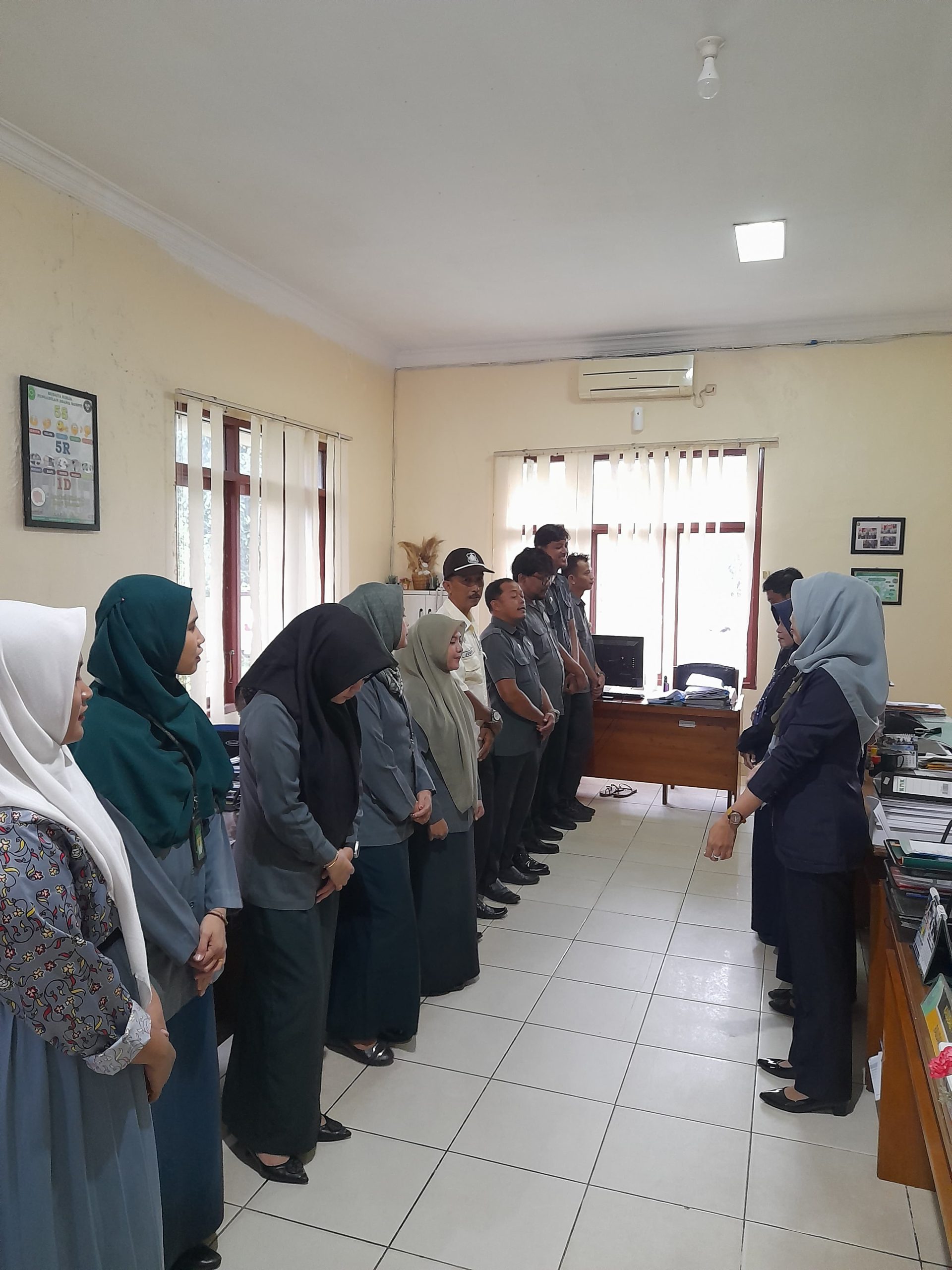 408. Berapi (Briefing Rabu Pagi): Sekretaris PA Sampit Kelas IB “Mari Jaga Kebersihan”