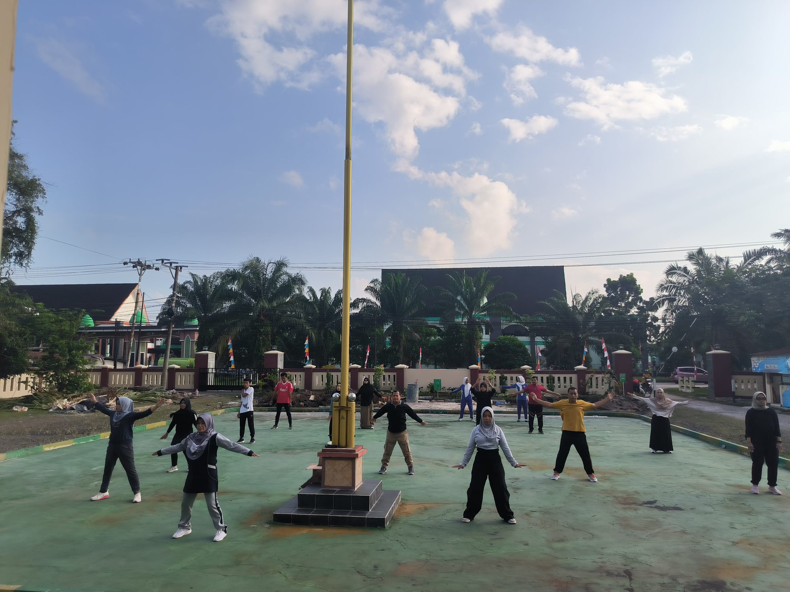 414. Pengadilan Agama Sampit Gelar Jumat Sehat dengan Senam Bersama