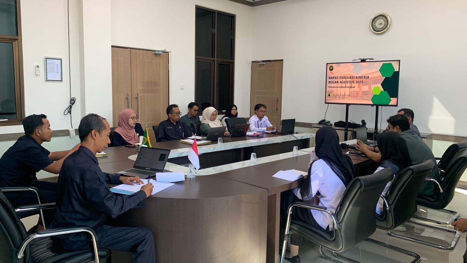 PA Kasongan Gelar Rapat Evaluasi Kinerja Bulanan