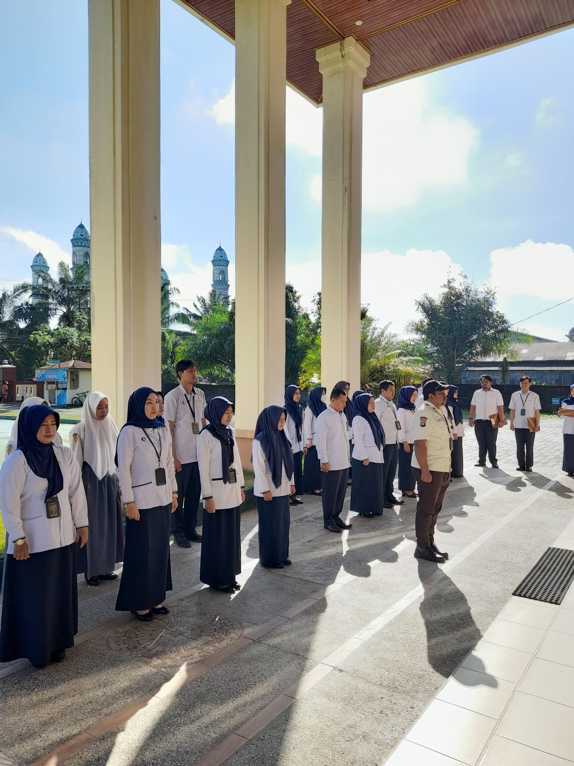 418. “Apresiasi dan Ucapan Terima Kasih Kepada Seluruh Aparatur Pengadilan Agama Sampit Kelas IB”, Pembina Apel