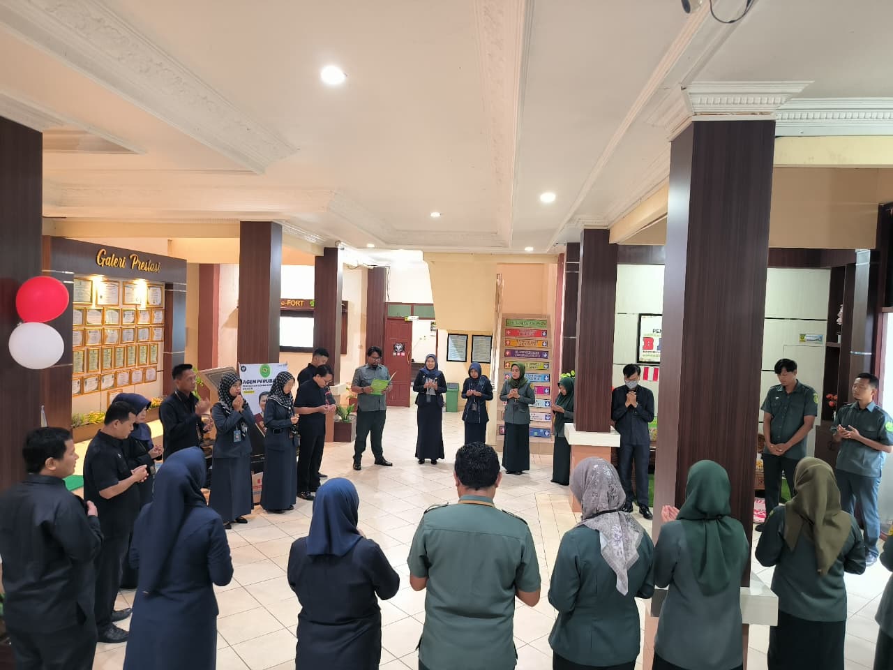 421. Doa Rutin Pagi Bersama Warga Pengadilan Agama Sampit Kelas IB