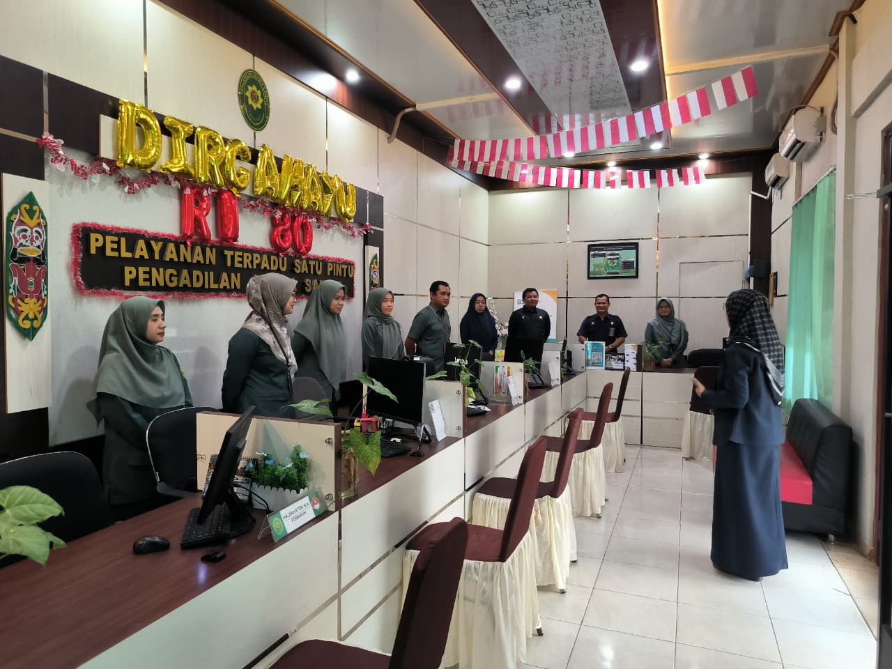 424. Briefing Kepaniteraan & PTSP PA Sampit: “Terapkan Aturan Berpakaian dengan Pendekatan Ramah Pelayanan”