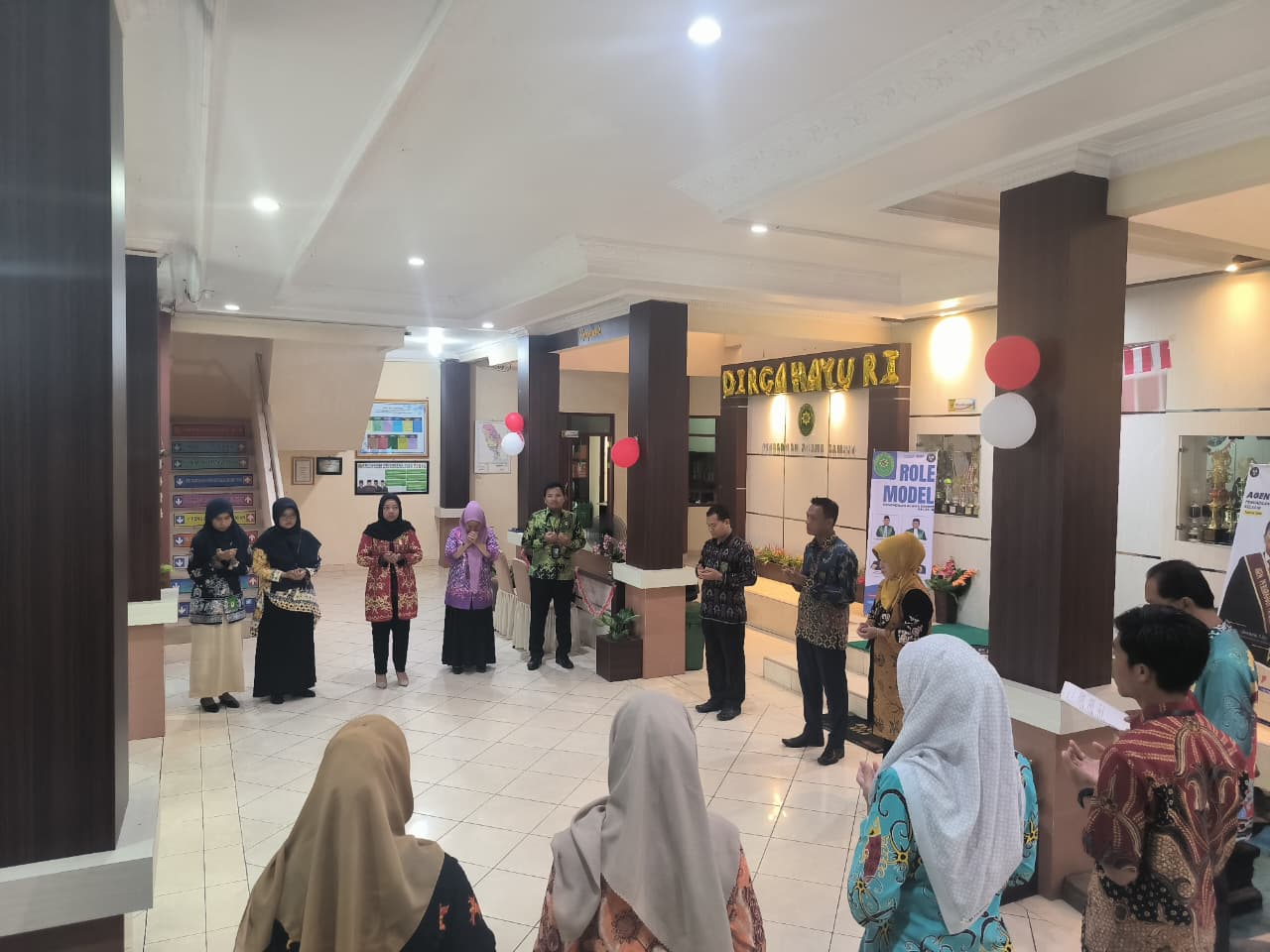 446. Awali Aktifitas Dengan Doa Pagi Bersama Rutin Pengadilan Agama Sampit Kelas IB