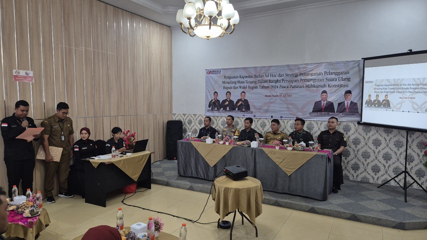 221. Ketua PA Muara Teweh Hadiri Kegiatan Penguatan Kapasitas Bawaslu Terkait PSU Pilkada Barito Utara