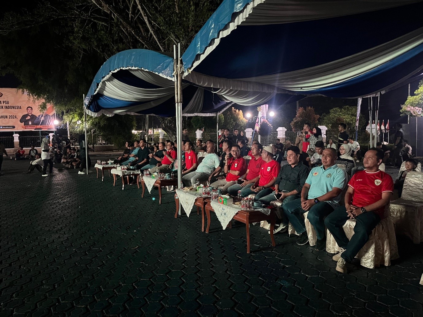 222. Ketua PA Muara Teweh Hadiri Nonton Bareng Pertandingan Indonesia vs Vietnam U-23 di Halaman Kantor Bupati Barito Utara