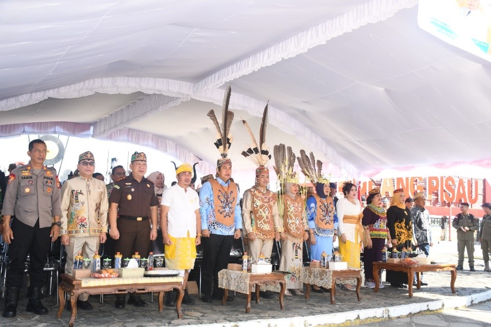 Kasub Umum dan Keuangan PA Pulang Pisau Hadiri Pawai Budaya Nusantara 2025