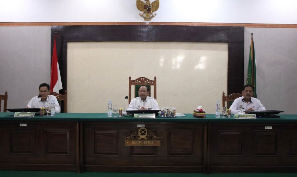 Kawal Tertib Administrasi Perkara, KPTA dan Tim Percepatan Penyelesaian Perkara PTA Palangka Raya Mengawali Kunjungannya di PA Buntok untuk Wilayah Zona Timur